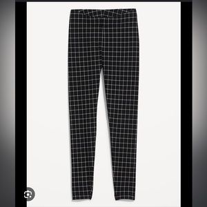 Old Navy plaid ankle leggings.